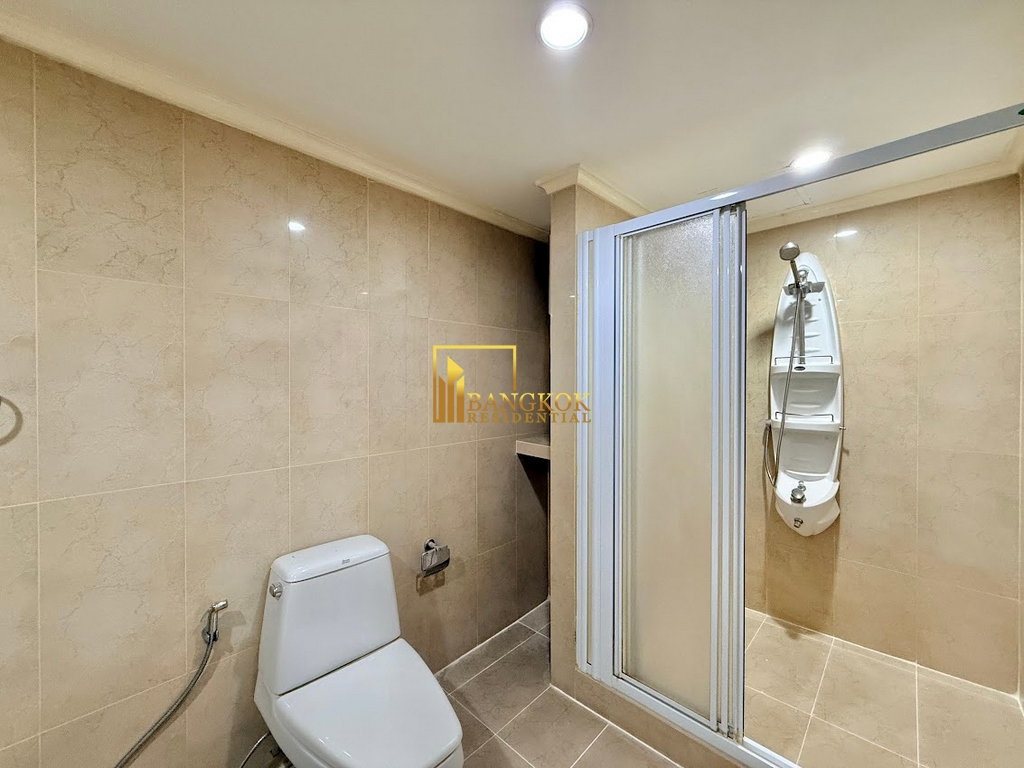 picture Enormous 5 Bedroom Duplex Apartment in Phrom Phong - BR0350AP - 38/71