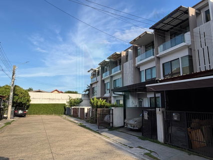 📌 ขายทาวน์เฮาส์ โครงการ บ้านใหม่ พระราม 2 - พุทธบูชา 36 3 ชั้น 3 ห้องนอน 3 ห้องน้ำ