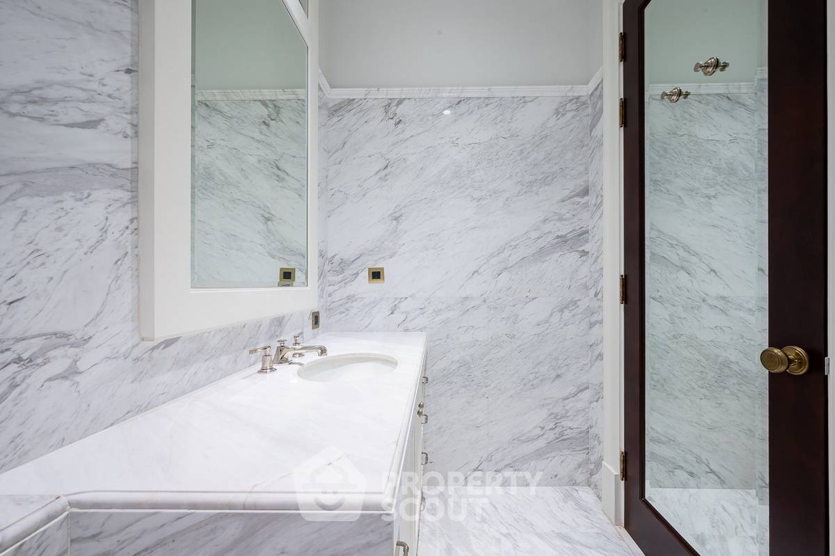 picture 2-BR Condo at 98 Wireless near BTS Phloen Chit (ID 3356470) - 15/28