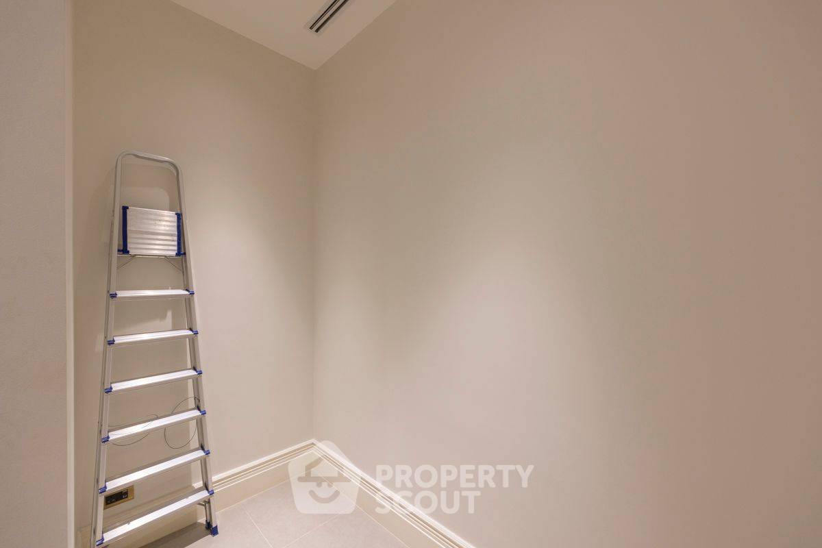picture 3-BR 245 Sqm Near BTS Phloen Chit At 98 Wireless (ID 3356466) - 29/47