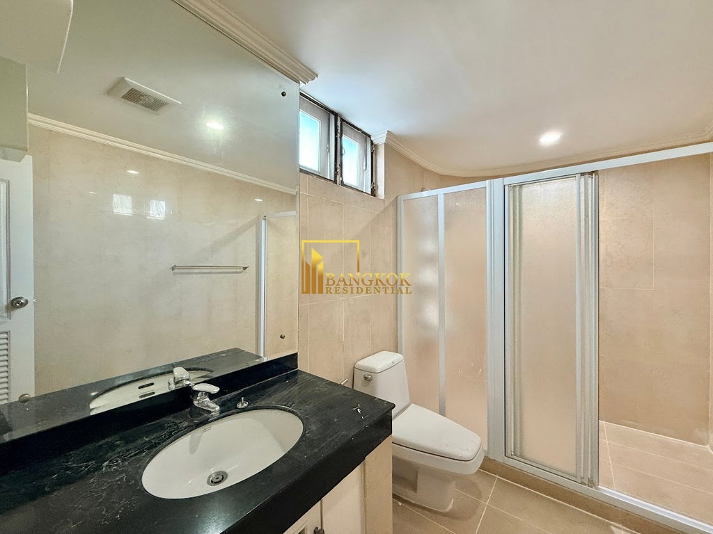 picture Enormous 5 Bedroom Duplex Apartment in Phrom Phong - BR0350AP - 44/71