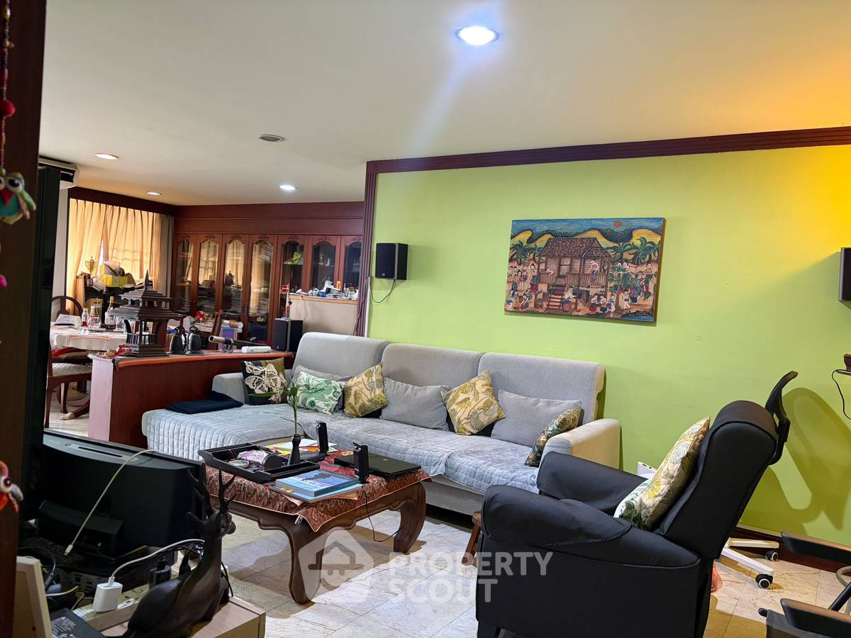 รูป ขายคอนโด 2 ห้องนอน D.S. Tower 2 Sukhumvit 39 ใกล้ MRT สุขุมวิท (ID 3356461) - รูปที่ 1/23