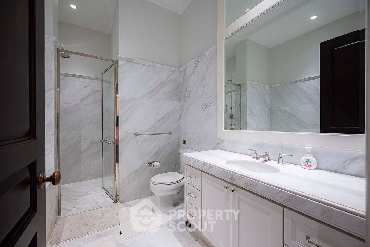 picture 20th-Floor 3-BR At 98 Wireless Near BTS Phloen Chit (ID 3356467) - 38/40