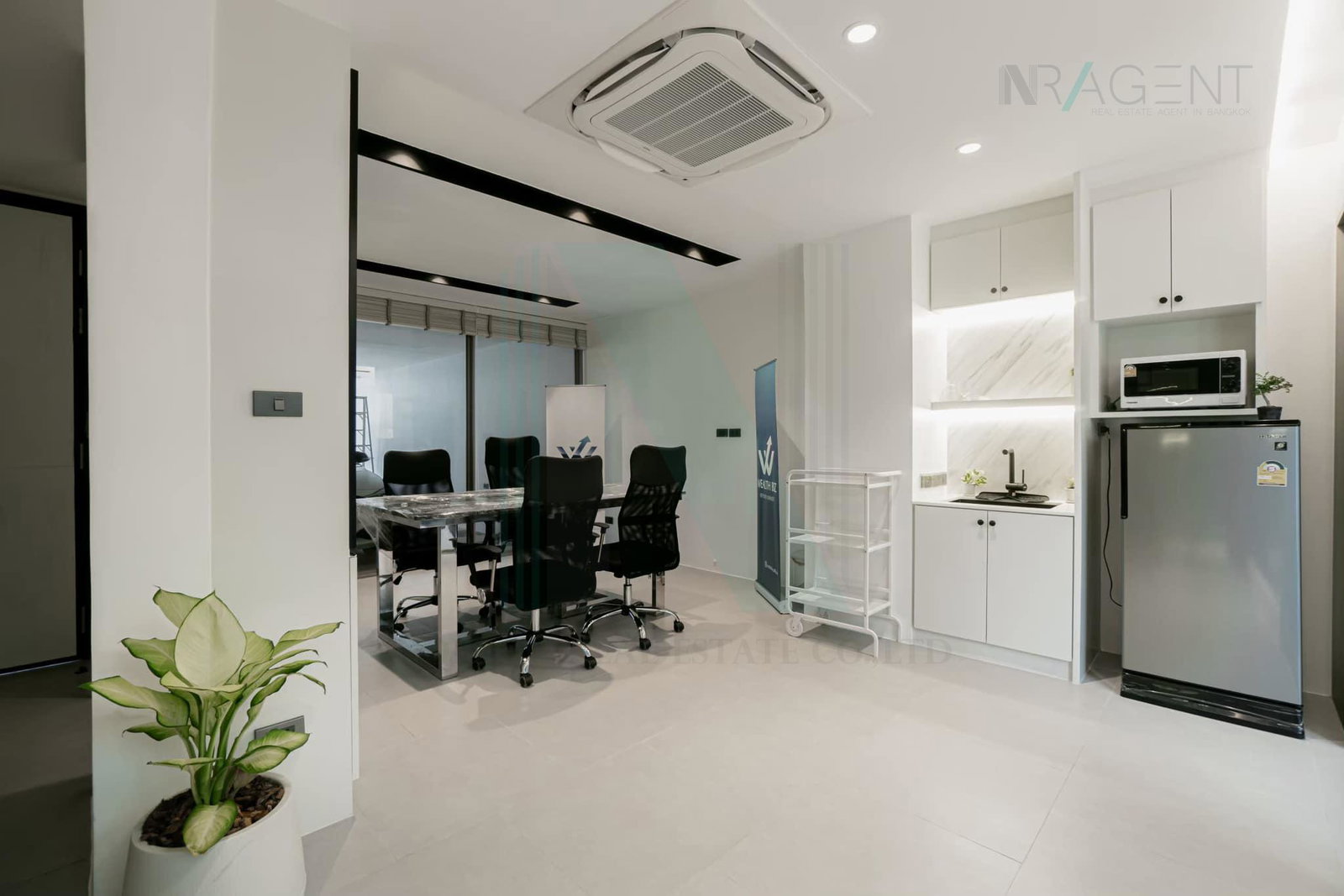 ขายทาวน์โฮม 3 ห้องนอน 400 ตร.ม. 36 ตร.ว. ลักซ์ 35 รัชดา-ลาดพร้าว