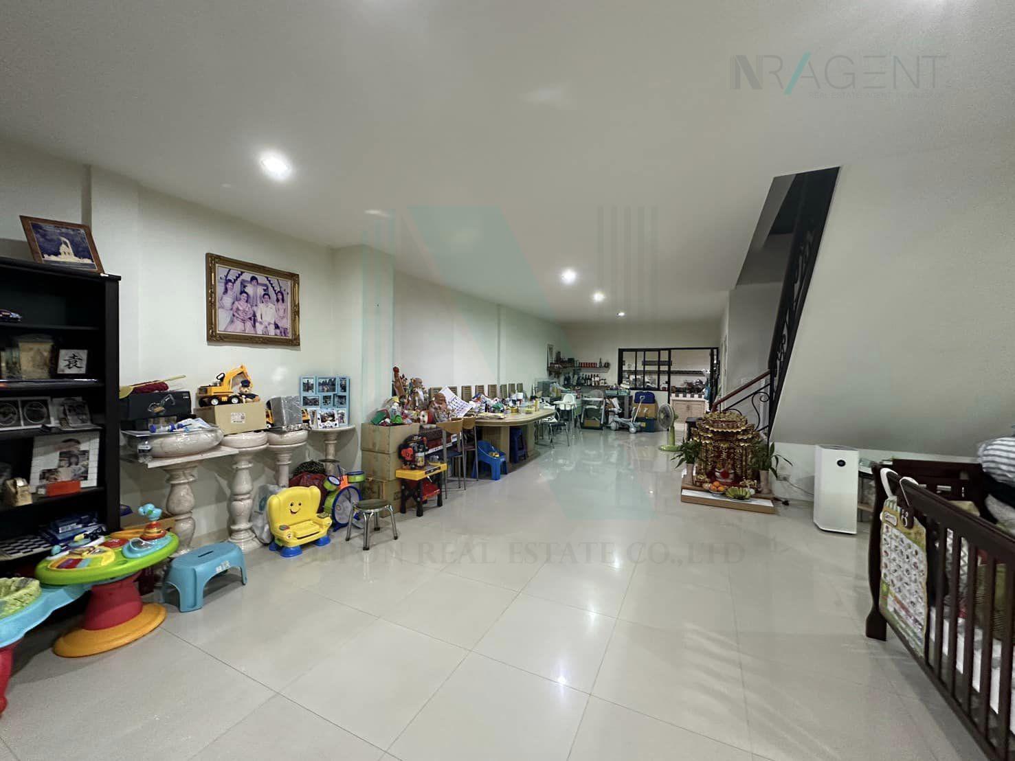 ให้เช่าทาวน์โฮม 4 ห้องนอน 280 ตร.ม. 60.2 ตร.ว. นิรันดร์สิริ เฟส 3