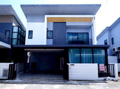 Twin houses for sale Pathumthani : For sale: Semi-detached house in the Chewarom Rangsit-Don Mueang project, usable area of 210 sq.m.