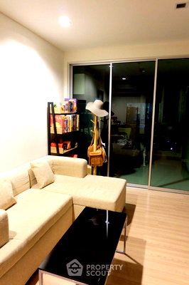 คอนโดให้เช่า : คอนโด 1-ห้องนอน ที่ ริธึ่ม สาทร ใกล้ BTS สะพานตากสิน (ID 3356453)