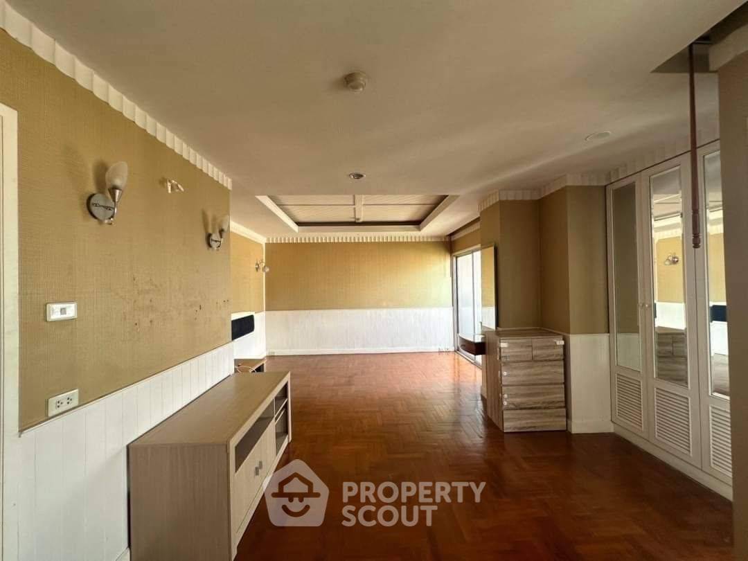 picture 40m To BTS National Stadium | 4-BR Baan Kasemsan 1 Condo (ID 1836771) - 5/11