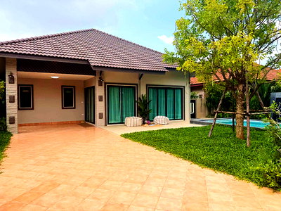 Houses for sale Taolo Road : Luxury 3 Bed Pool Villa for Sale in Pattanakarn Pattaya | Private Pool | Land Size 99.6 Sq.w.