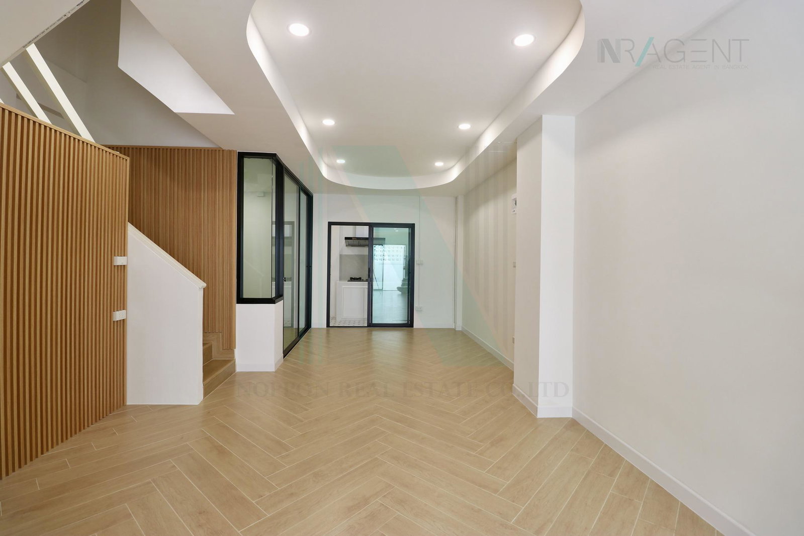 4-bed townhouse for sale, 190 sqm, 17 sq wah, Sucha 1