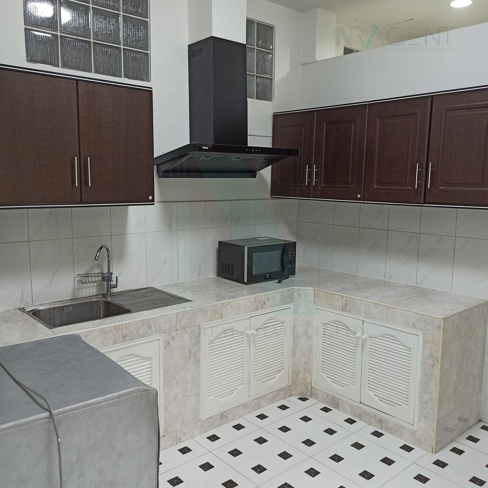 4-bed townhouse for rent, 262 sqm, 32 sq wah, Baan 84 Mansion