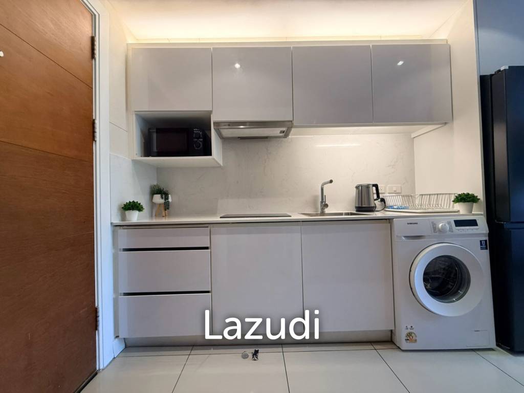 picture Sunset Boulevard 1 Newly Renovated Studio Condo for Sale - 8/12