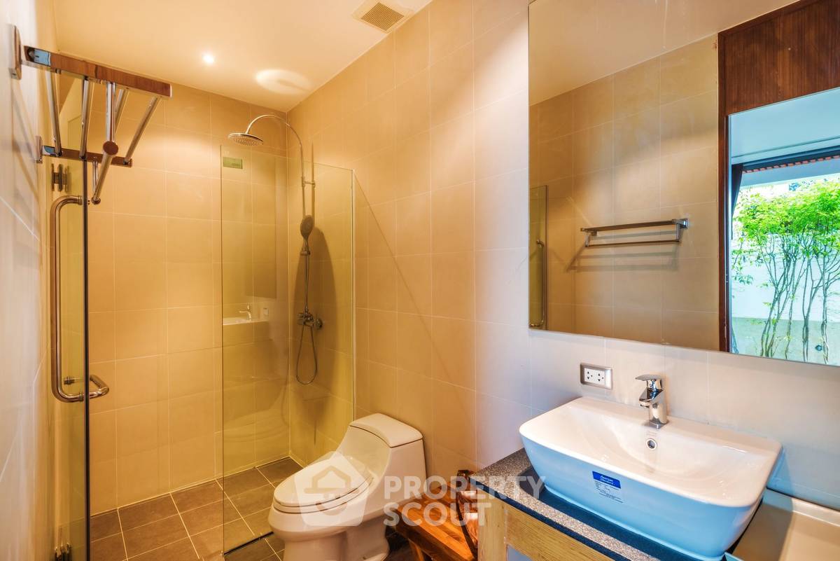 picture Spacious 3-BR 350 Sqm At Lotus Gardens, Layan Phuket (ID 1223849) - 21/31