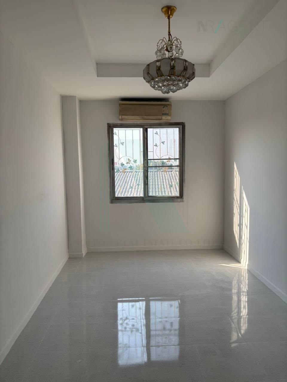 5-bed townhouse for sale, 304 sqm, 20 sq wah, Townplus Prachauthit
