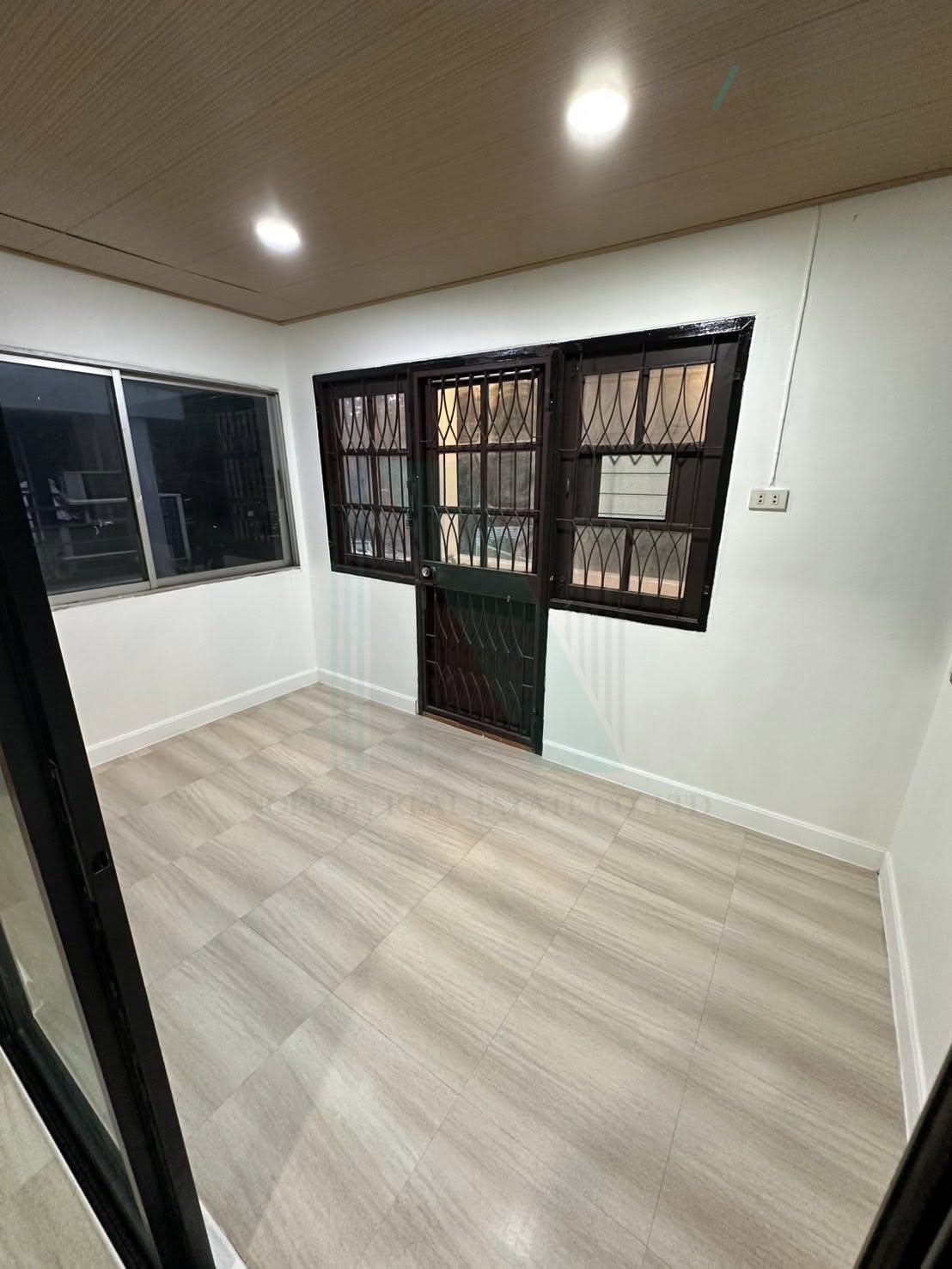 2-bed townhouse for sale, 95 sqm, 17 sq wah, Saranrom