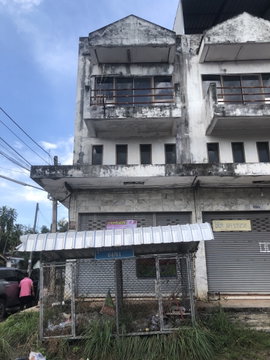 ที่ดินพร้อมสิ่งปลูกสร้าง 23.4 ตร.วา เมืองสุราษฎร์ธานี สุราษฎร์ธานี 2M