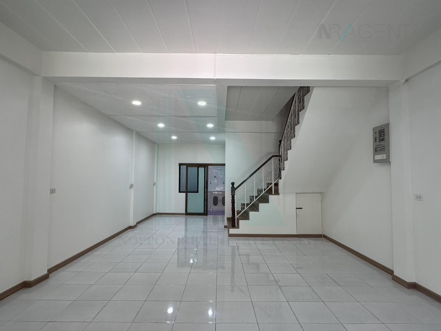 ขายทาวน์โฮม 3 ห้องนอน 100 ตร.ม. 22.5 ตร.ว. รุ่งกิจ วิลล่า 9