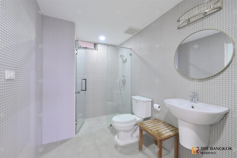 Ruamsuk Condominium Ready-to-move-in Condo at an Amazing Price!!