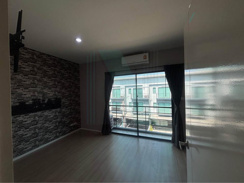 3-bed townhouse for sale, 145 sqm, 18 sq wah, Baan Klang Muang Rama 9 - On Nut