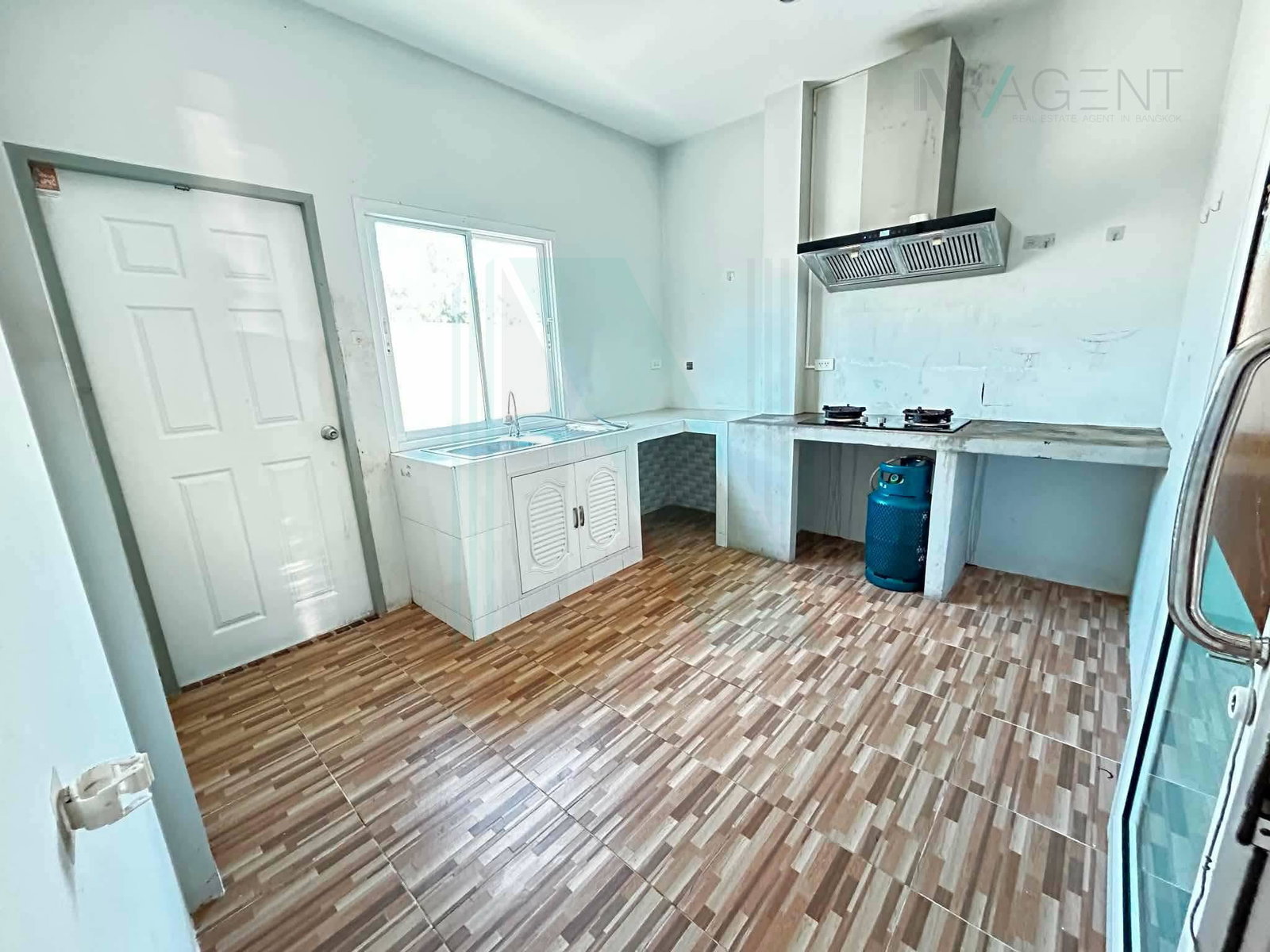4-bed house for sale, 166 sqm, 48.1 sq wah, Baan Promsiri Phetkasem 77