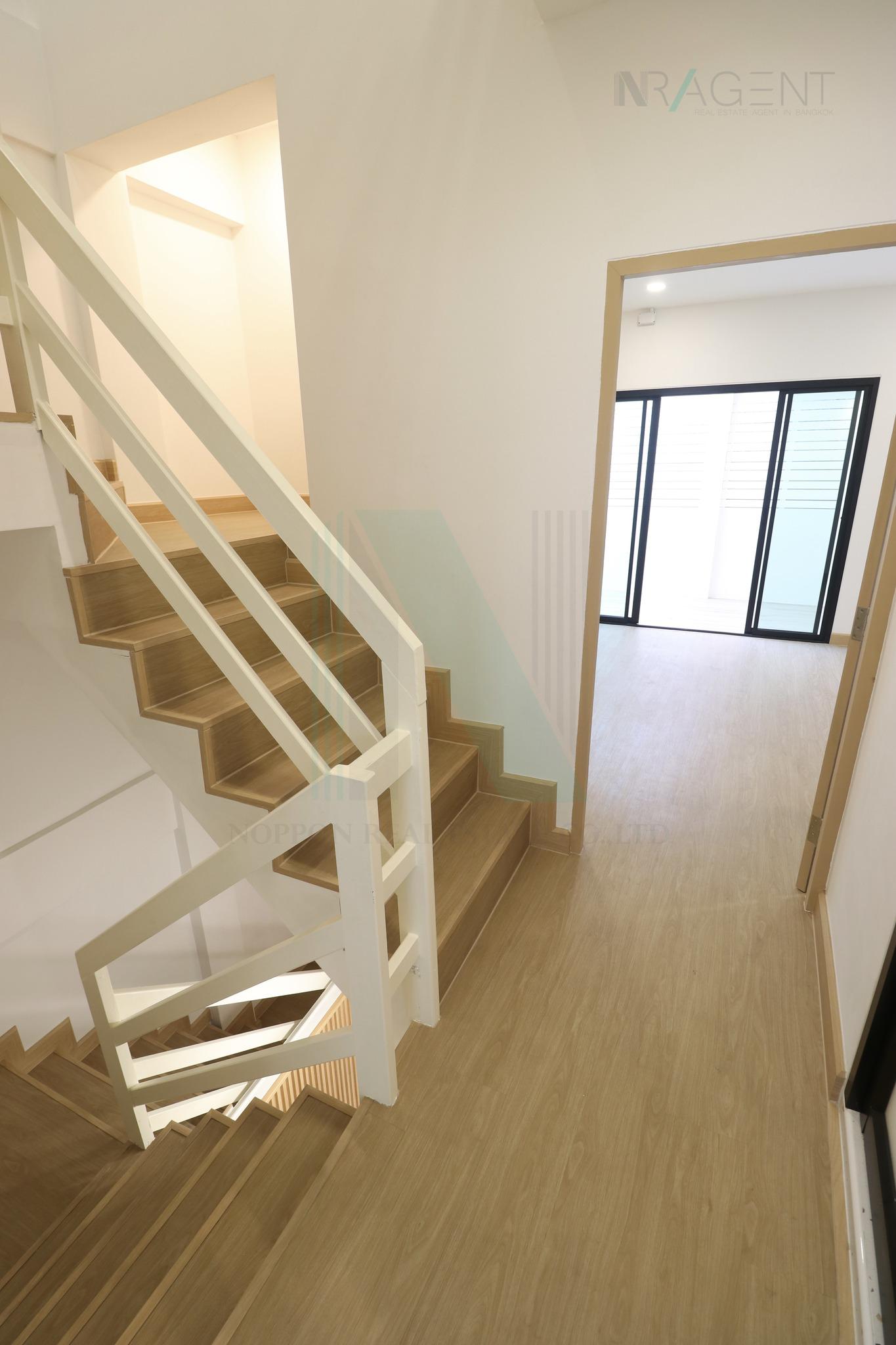 4-bed townhouse for sale, 190 sqm, 17 sq wah, Sucha 1