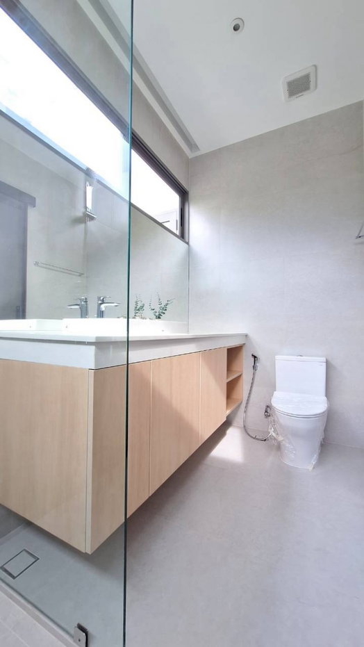 รูป ✅️ For sale The Pool Villa โครงการฟลอร่nาวิลล์
🏷️ ราคาเพียง 24.9 ล้านบาท
เนื้อที่139 ตร.ว 500 ตรม.ขนาด 5 ห้องนอน 5ห้องน้ำ ตกแต่งครบพร้อมอยู่ - รูปที่ 71/92