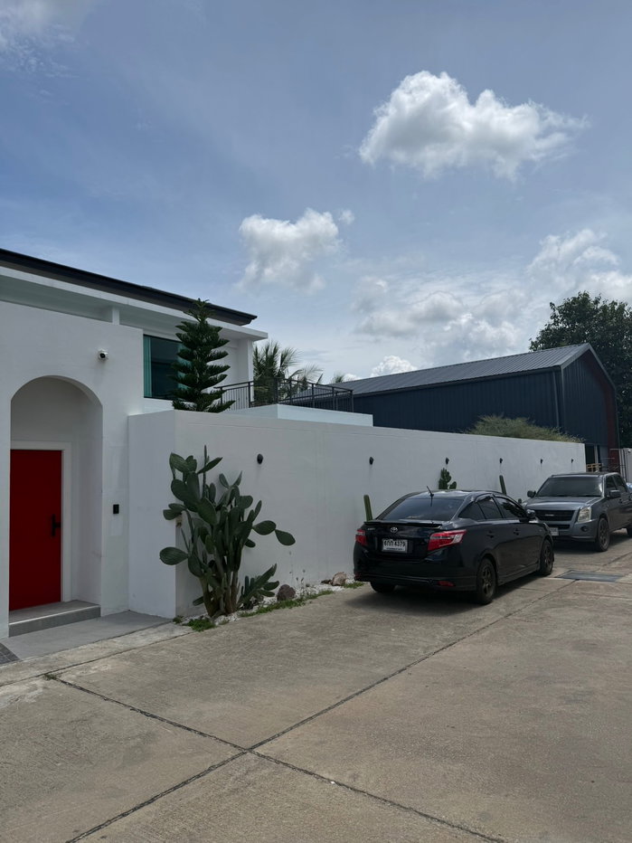 รูป บ้านส่วนตัว🏠มีสระว่ายน้ำในตัวบ้าน ขนาด 168 ตรม. 5ห้องนอน 5 ห้องน้ำ มีห้องเก็บของ ระบบมีรีโมท มีกล้องงวจรปิด ใกล้อ่างมาบประชัน - รูปที่ 44/44