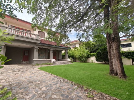 House for sale: Chaiyaphruek-Bang Waek (Phutthamonthon Sai 2). Special price: only 7.9 million. 119 Sq.wa. If interested, contact Line ID: minniemah.