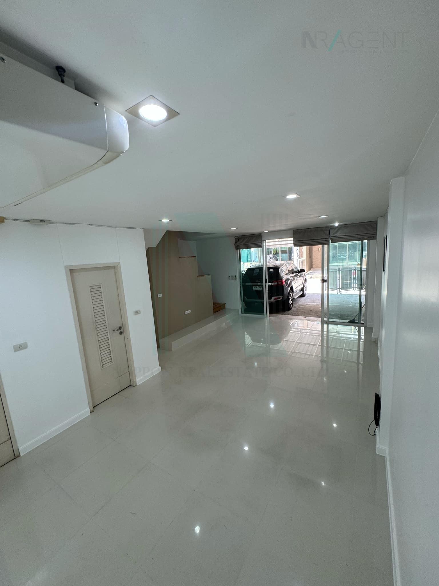 3-bed home office for sale, 200 sqm, 22 sq wah, LUMPINI TOWN RESIDENCE LADPRAO STATION