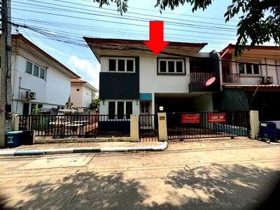 ที่ดิน ศาลหลักเมืองจังหวัดปทุมธานี : ที่ดินพร้อมสิ่งปลูกสร้าง 36 ตร.วา ภัทรไพรเวท 2 สามโคก ปทุมธานี 2.3M