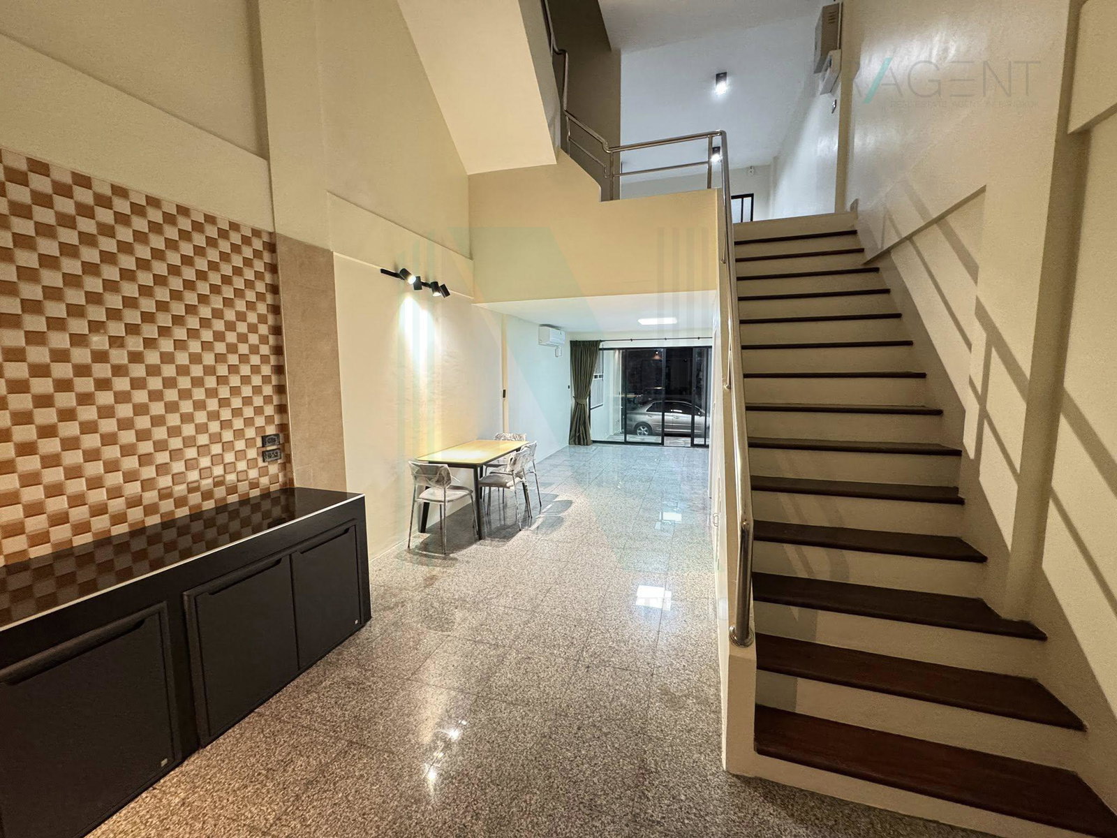 ขายโฮมออฟฟิศ 5 ห้องนอน 249 ตร.ม. 18 ตร.ว. ศรีวรา ทาวน์อินทาวน์