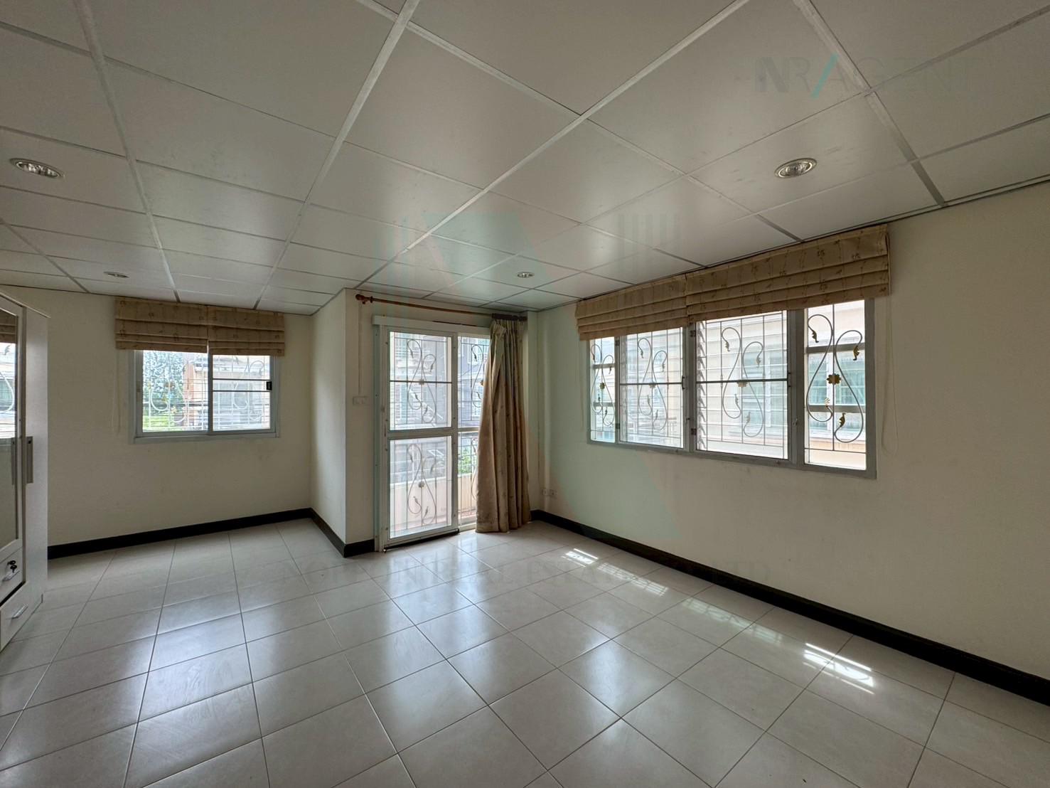 4-bed house for sale, 152 sqm, 31 sq wah, Baan Imumporn Pinklao - Thaweewatthana