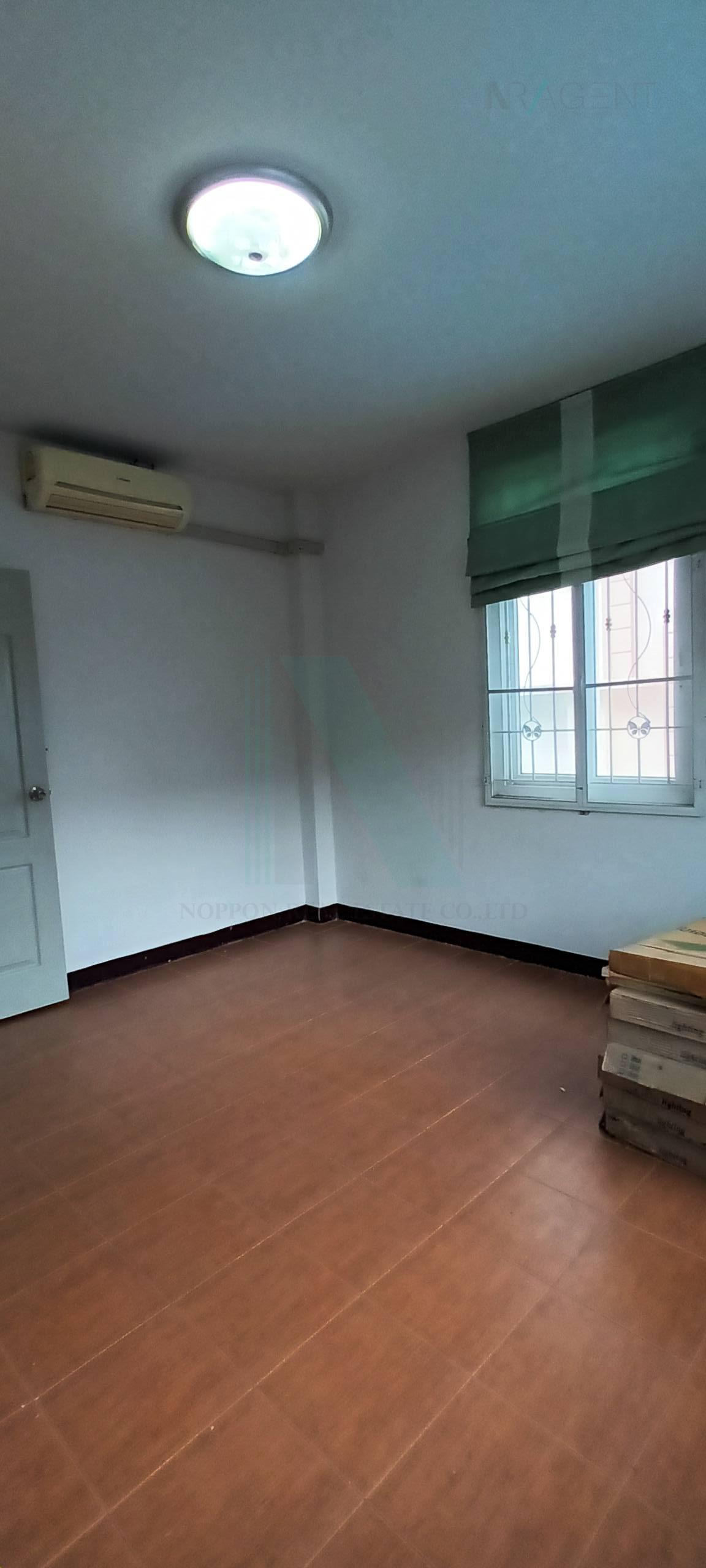 3-bed townhouse for sale, 100 sqm, 54 sq wah, Niransiri Romklao - Suvarnabhumi