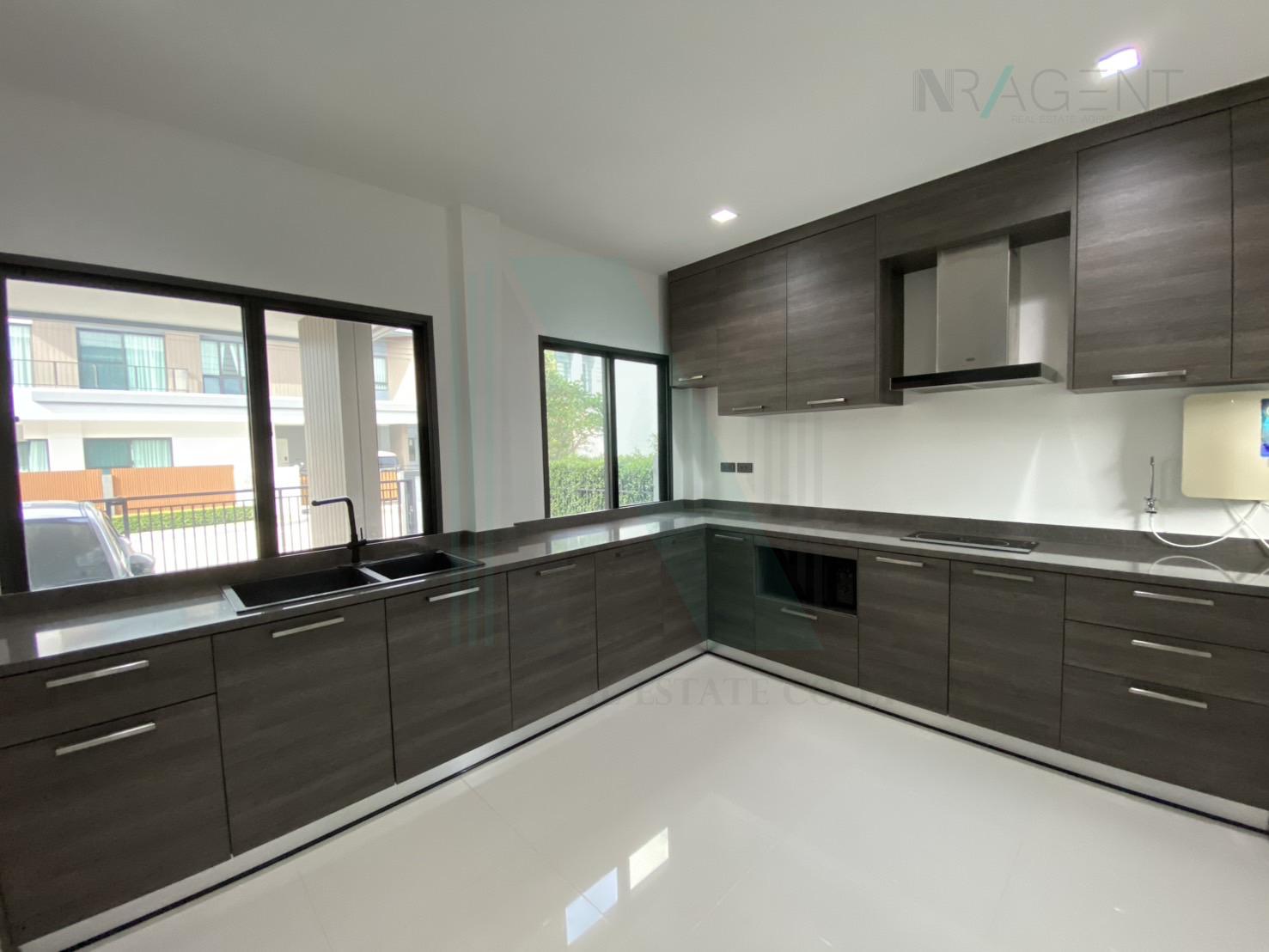 5-bed house for sale, 313 sqm, 75 sq wah, VENUE ID MOTORWAY - RAMA9