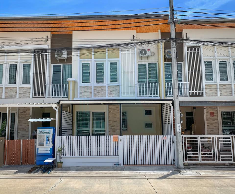 รูป 📌 ขายทาวน์เฮาส์ โครงการ โกลเด้น ทาวน์ ศรีนครินทร์-สุขุมวิท 2 ชั้น 4 ห้องนอน 2 ห้องน้ำ - รูปที่ 1/8
