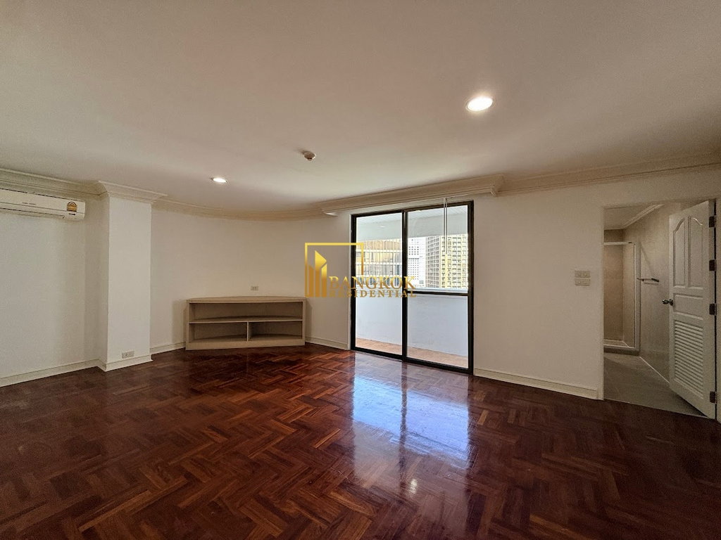 picture Enormous 5 Bedroom Duplex Apartment in Phrom Phong - BR0350AP - 39/71