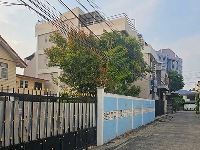 ขายโฮมออฟฟิศ 6 ห้องนอน 580 ตร.ม. 50 ตร.ว. เขตบางนา