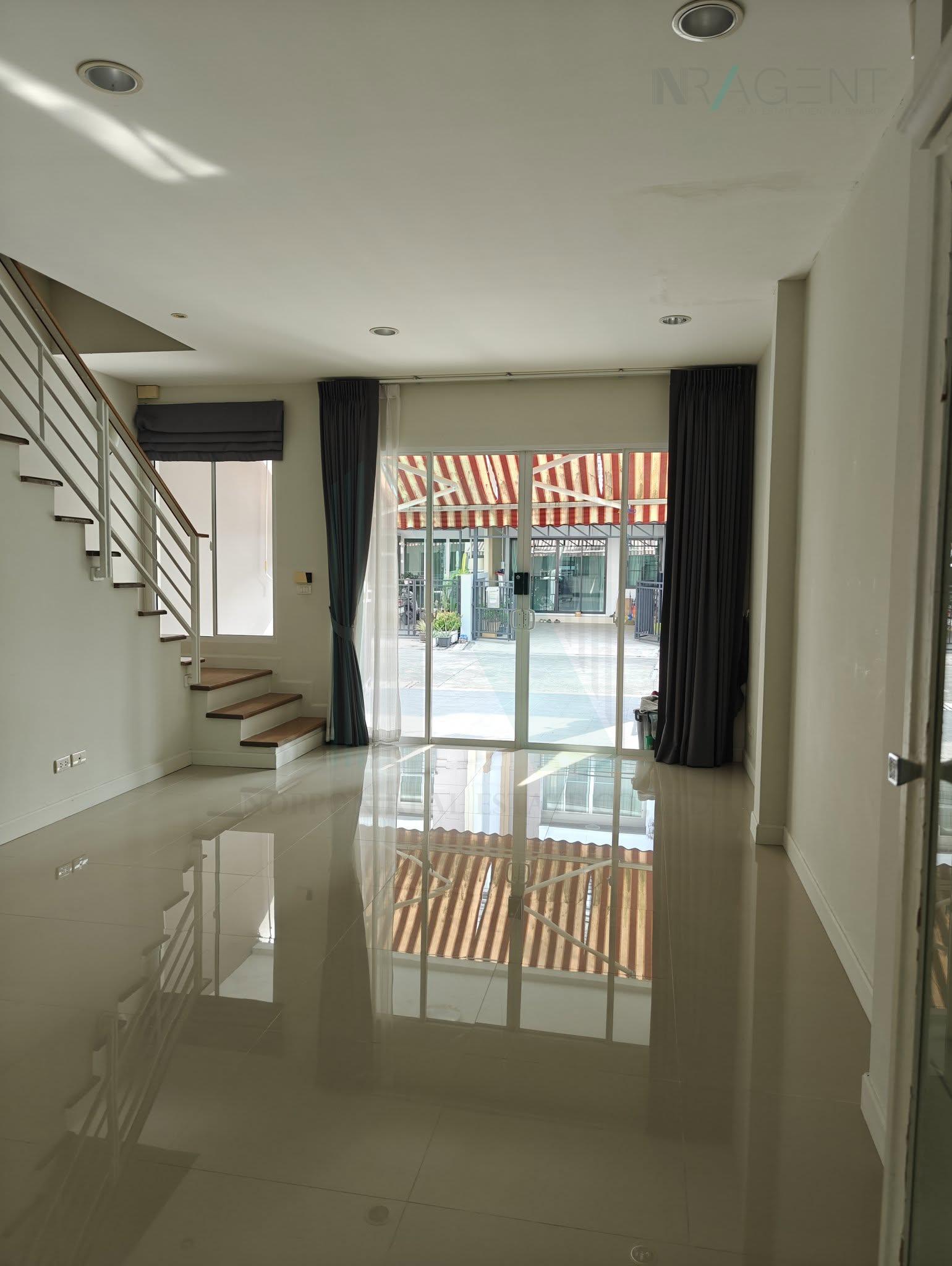 3-bed townhouse for sale, 200 sqm, 21 sq wah, Baan Klang Muang Ladprao 71