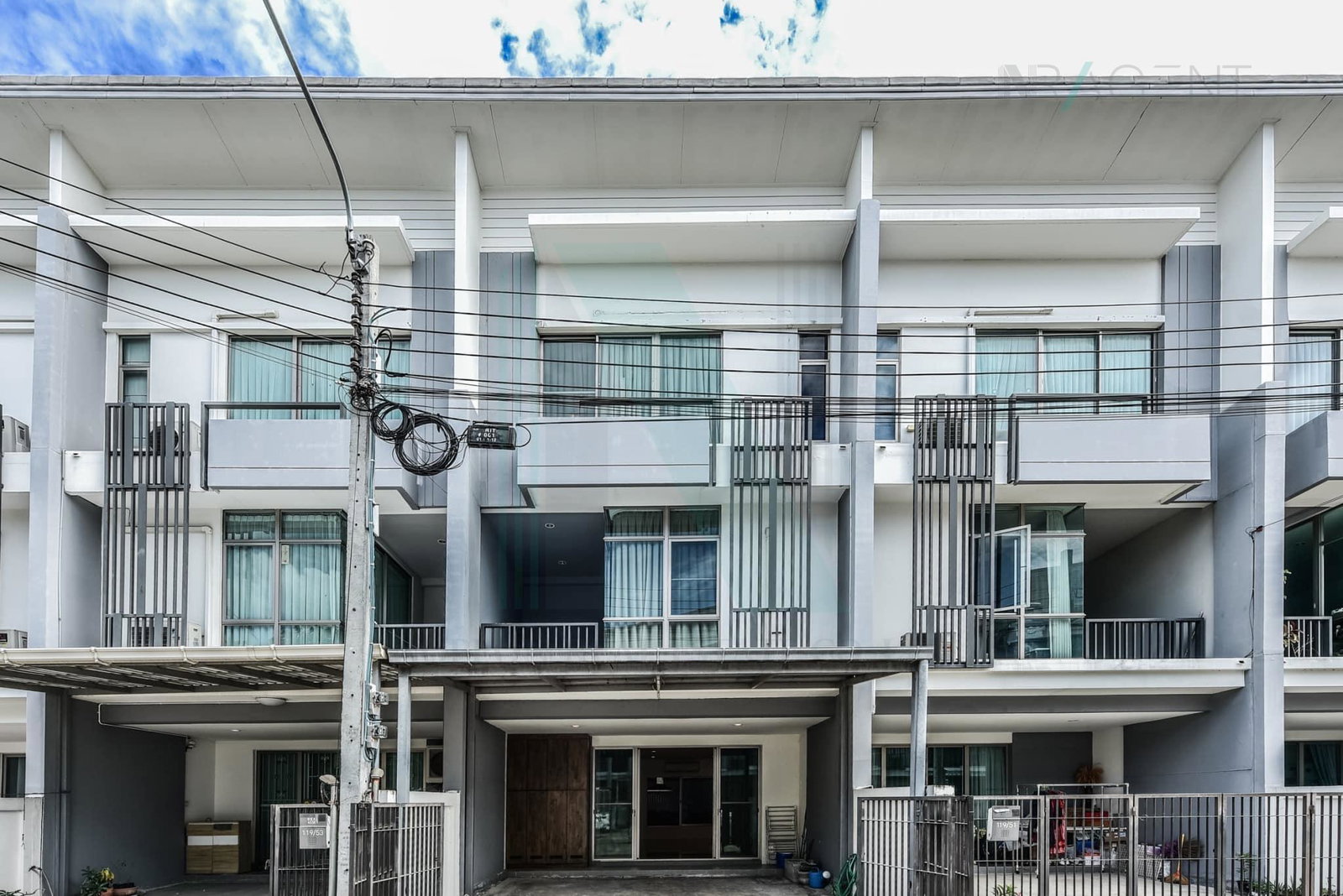 ขายทาวน์โฮม 3 ห้องนอน 190 ตร.ม. 22 ตร.ว. เพล็กซ์ วัชรพล