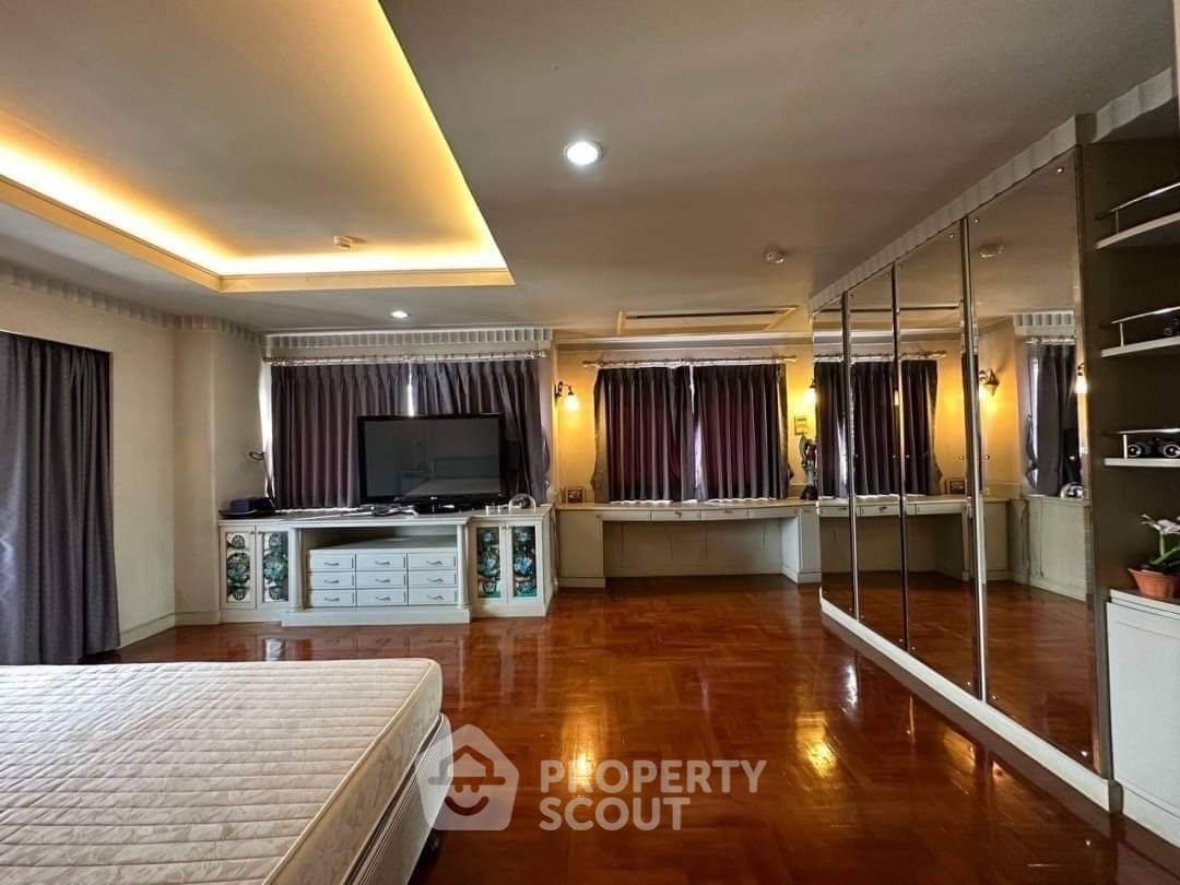 picture 40m To BTS National Stadium | 4-BR Baan Kasemsan 1 Condo (ID 1836771) - 8/11