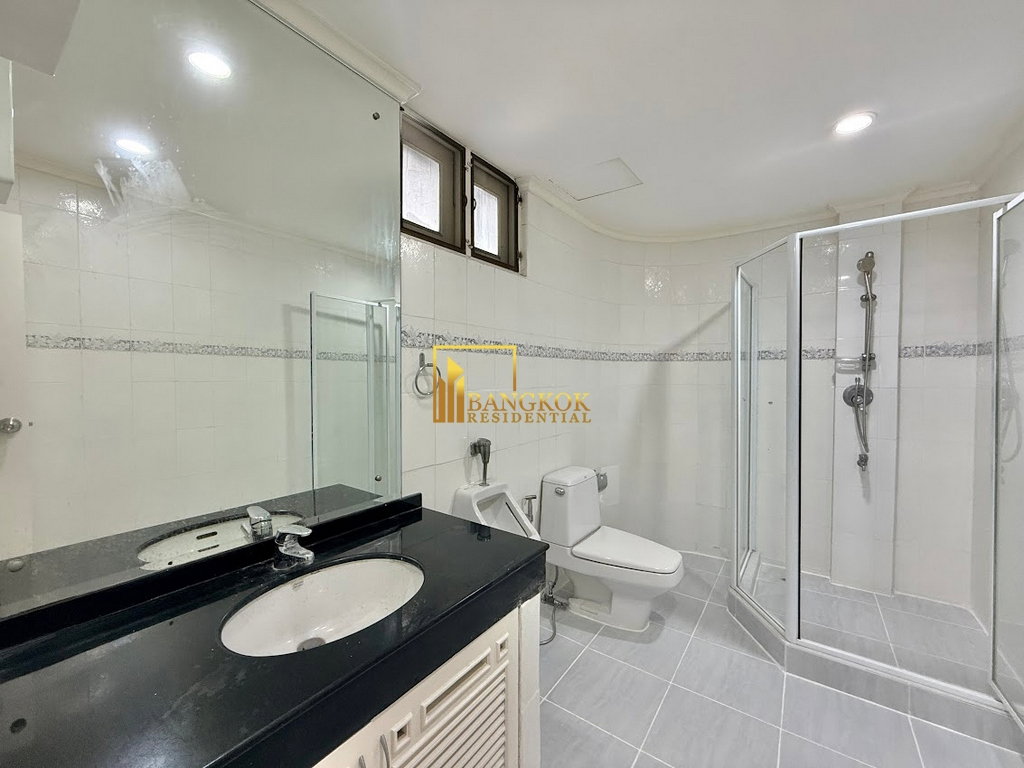 picture Enormous 5 Bedroom Duplex Apartment in Phrom Phong - BR0350AP - 14/71