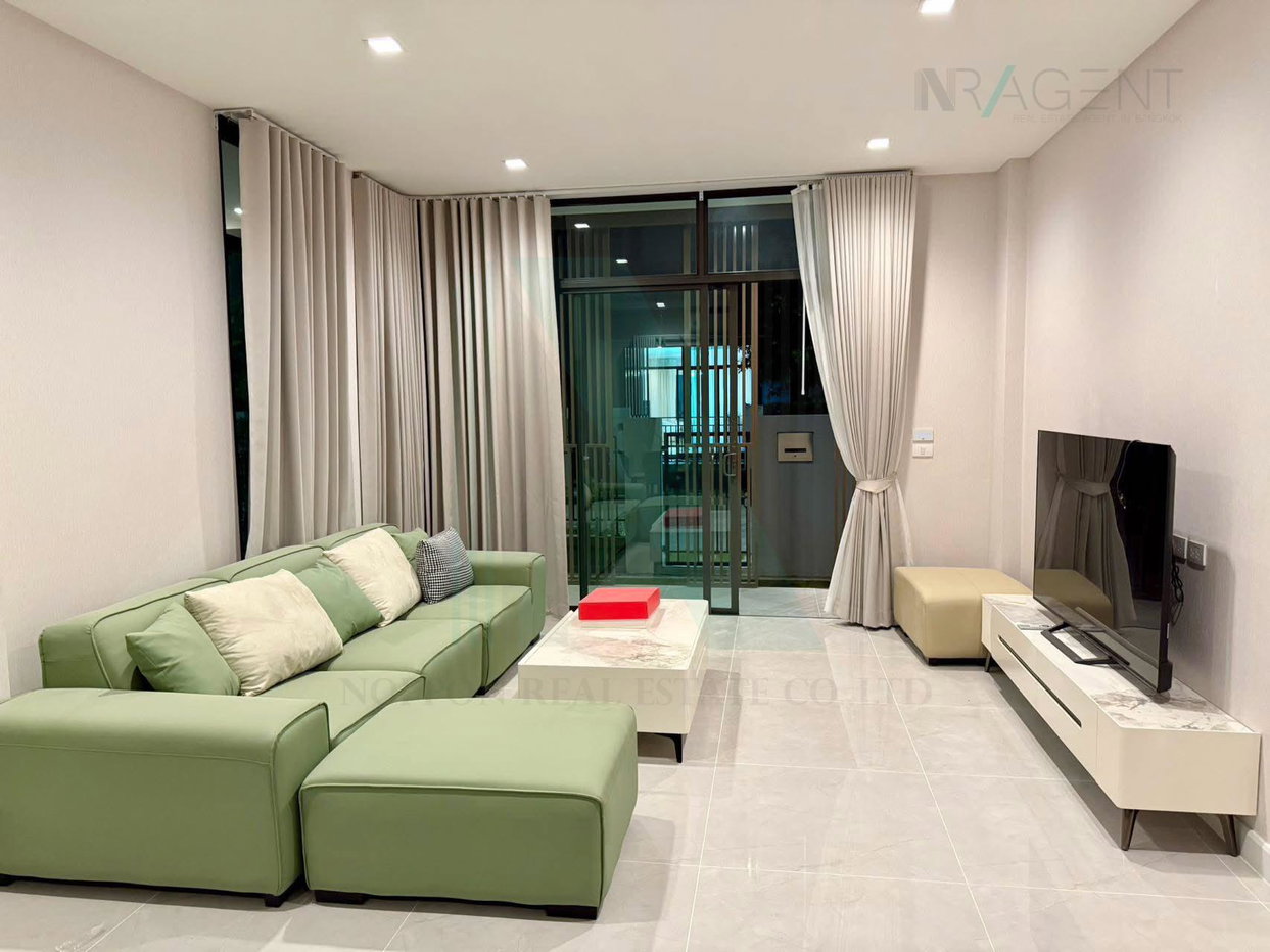รูป 📌 ให้เช่าบ้านเดี่ยว 2 ชั้น บางกอก บูเลอวาร์ด ศรีนครินทร์-บางนา 4 ห้องนอน 5 ห้องน้ำ - รูปที่ 2/8