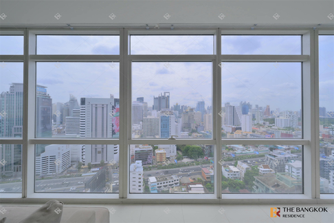 The Privilege of Luxury in an Economic Hub Location Athenee Residence near BTS Phloen Chit