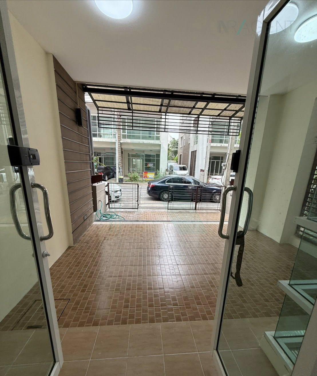 5-bed townhouse for rent, 260 sqm, 25.1 sq wah, PREMIUM PLACE NAWAMIN