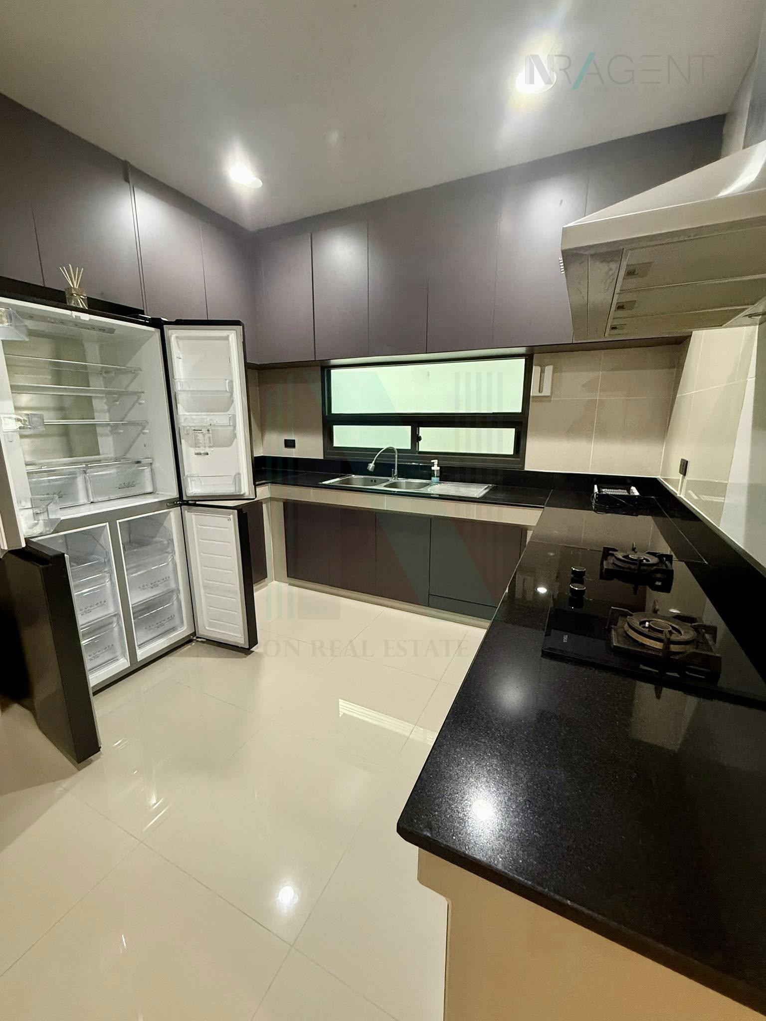 4-bed house for rent, 280 sqm, 82 sq wah, Setthasiri Krungthep kreetha 2