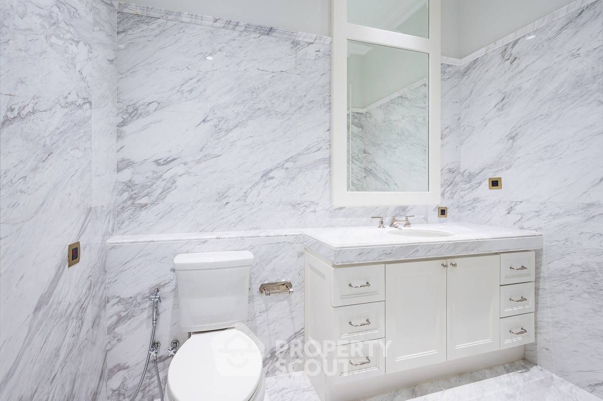 picture 2-BR Condo at 98 Wireless near BTS Phloen Chit (ID 3356470) - 13/28