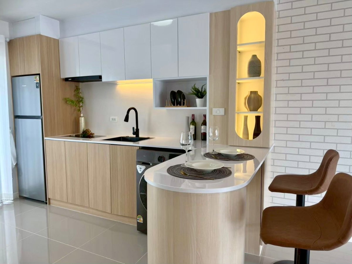 รูป 🏡 ขายทาวน์โฮม ** ราคาพิเศษ ** หลังใหม่ ตกแต่งพร้อมเฟอร์นิเจอร์ใหม่ครบชุด ในโครงการคุณภาพ สิ่งแวดล้อมดีมาก เดินทางสะดวก - รูปที่ 5/13