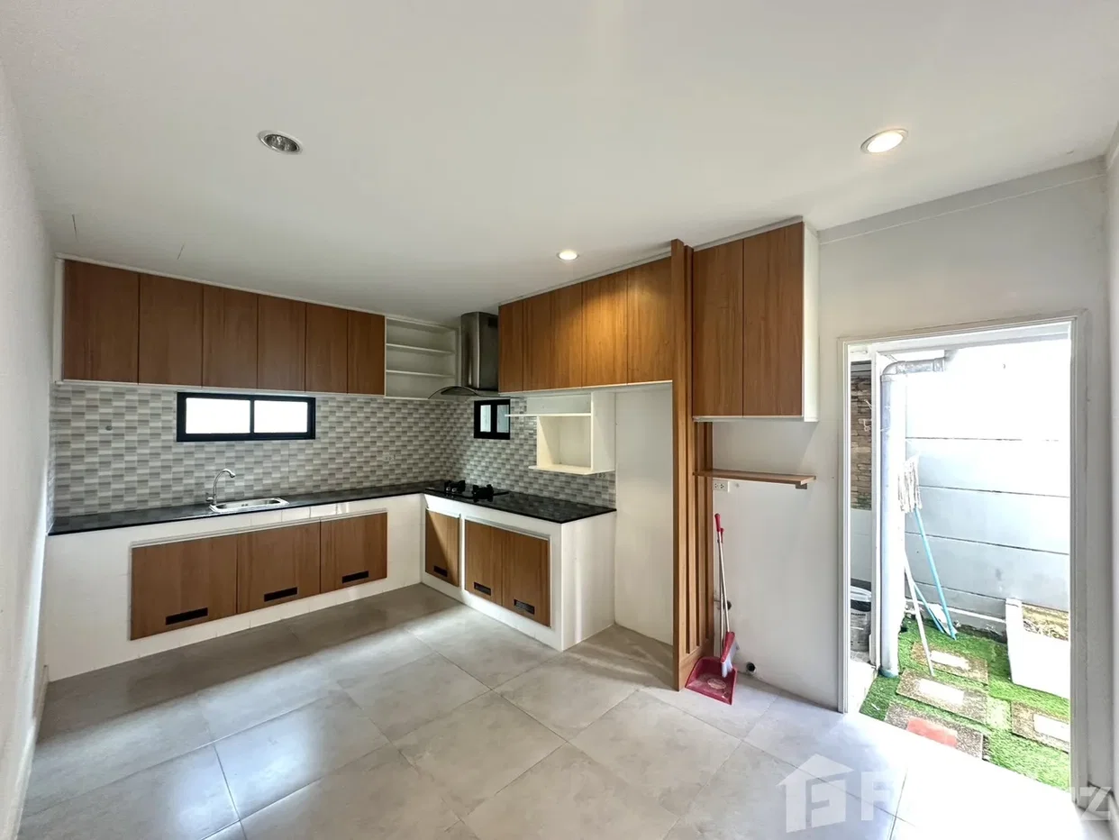 picture Spacious 4-Bedroom Home with Garden Near Laguna 6829052 - 17/19