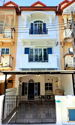 ทาวน์โฮมให้เช่า : ให้เช่า Home Office สไตล์ฝรั่งเศส ติดถนนติวานนท์ ใกล้ห้าแยกปากเกร็ด