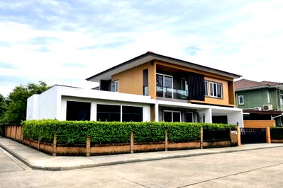 ขายบ้านเดี่ยว : ที่สุดของบ้านเพื่อครอบครัว! ขายบ้านเดี่ยวหัวมุม อ่อนนุช-พัฒนาการ แปลงใหญ่สุด โซนหน้า ต่อเติมครบ มีห้องของเล่นและสไลเดอร์ส่วนตัว